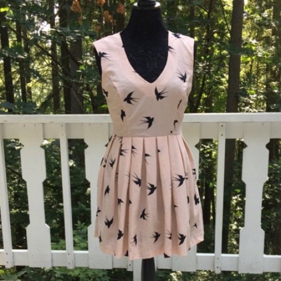 VINTAGE Bird Pattern Dress - Picture 4 of 7